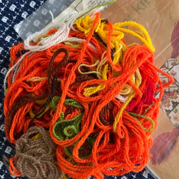 Vintage Bucilla pin cushion kit. Mostly Completed. - Picture 10 of 10